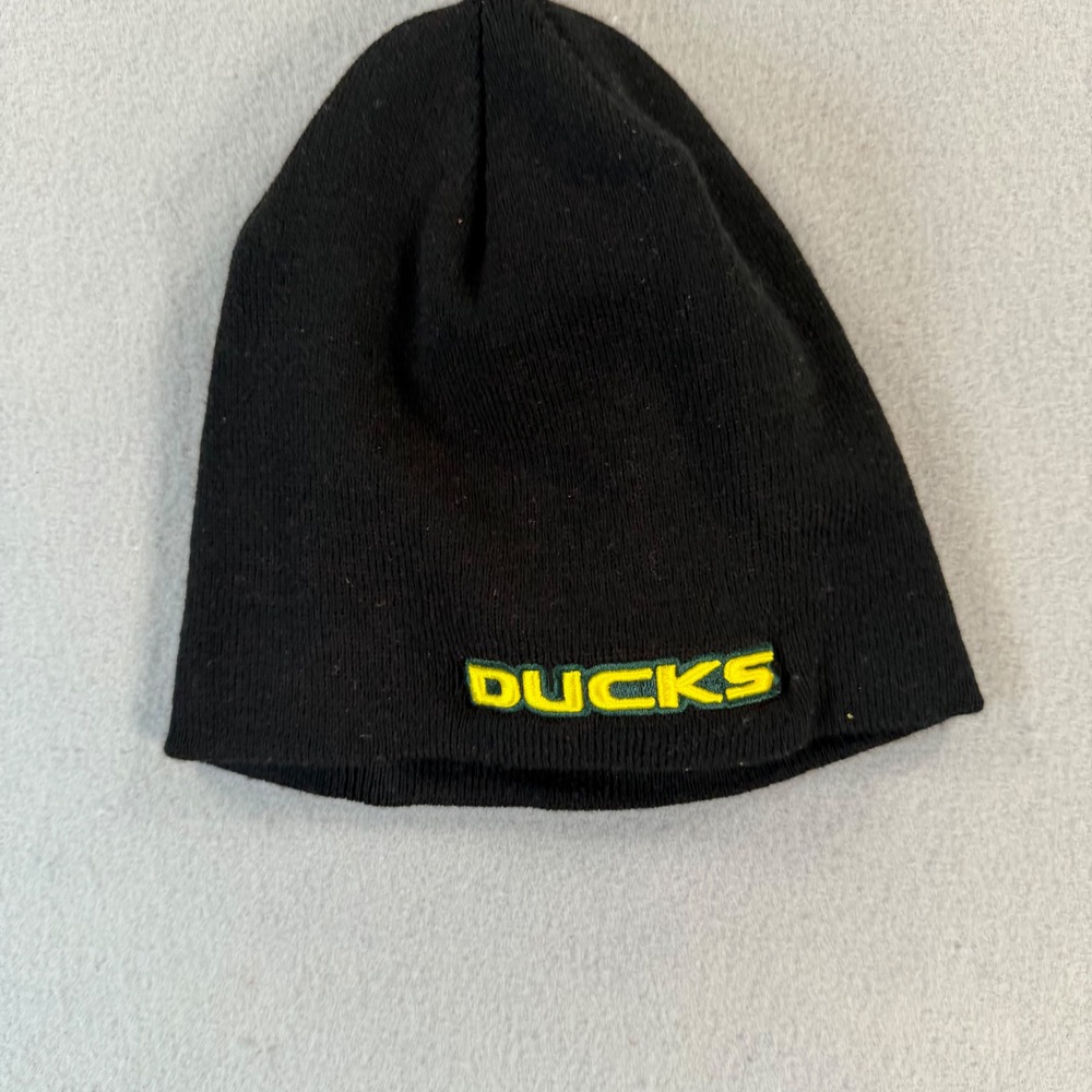 Oregon Ducks Beanie Hat Black Knit Embroidered NCAA Football Fan Gear Unisex
